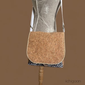 Bedruckte Umhängetasche aus Kork und Baumwolle, Messenger Bag, handgefertigt in Frankreich, Geschenkidee, Geschenk für sie, handgefertigte Tasche