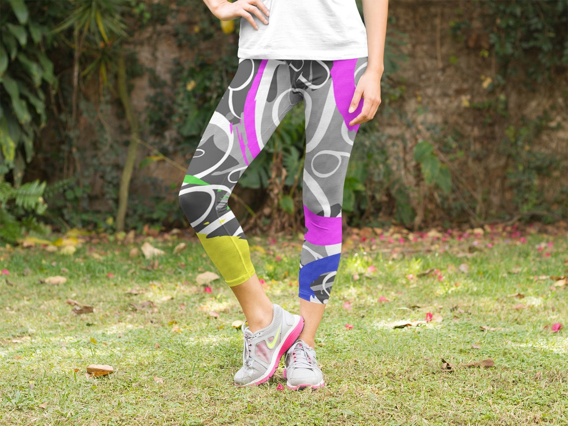 Mello in Arabic Letters Capri Leggings Yoga Pants With Arabic