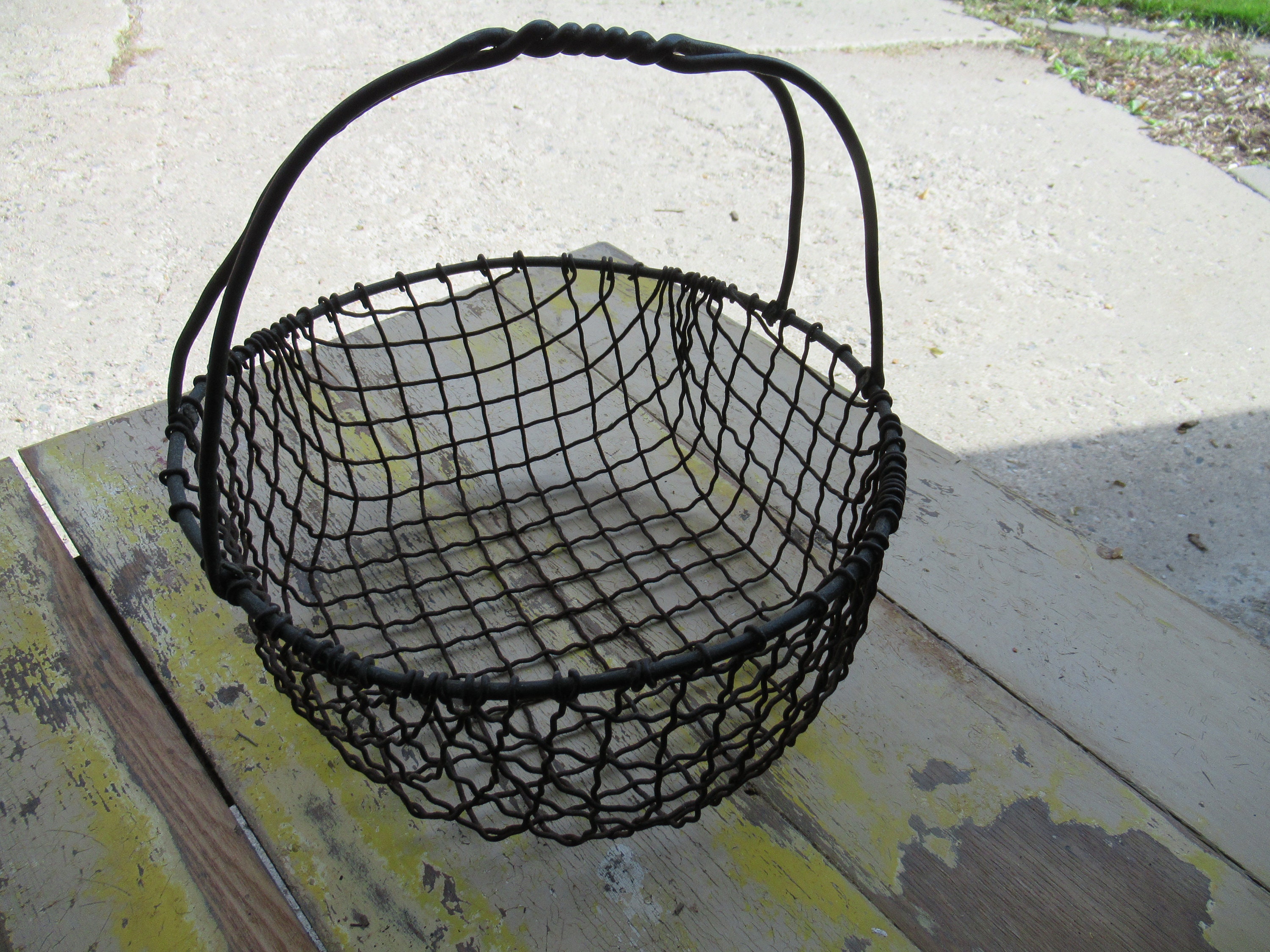 Heavy PRIMITVE WIRE BASKET Clam Homemade Vintage | Etsy