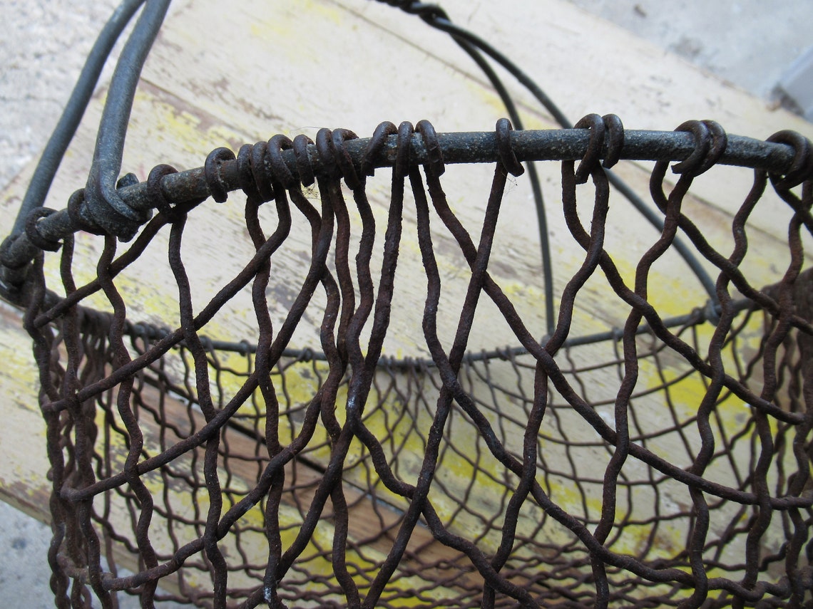 Heavy PRIMITVE WIRE BASKET Clam Homemade Vintage | Etsy