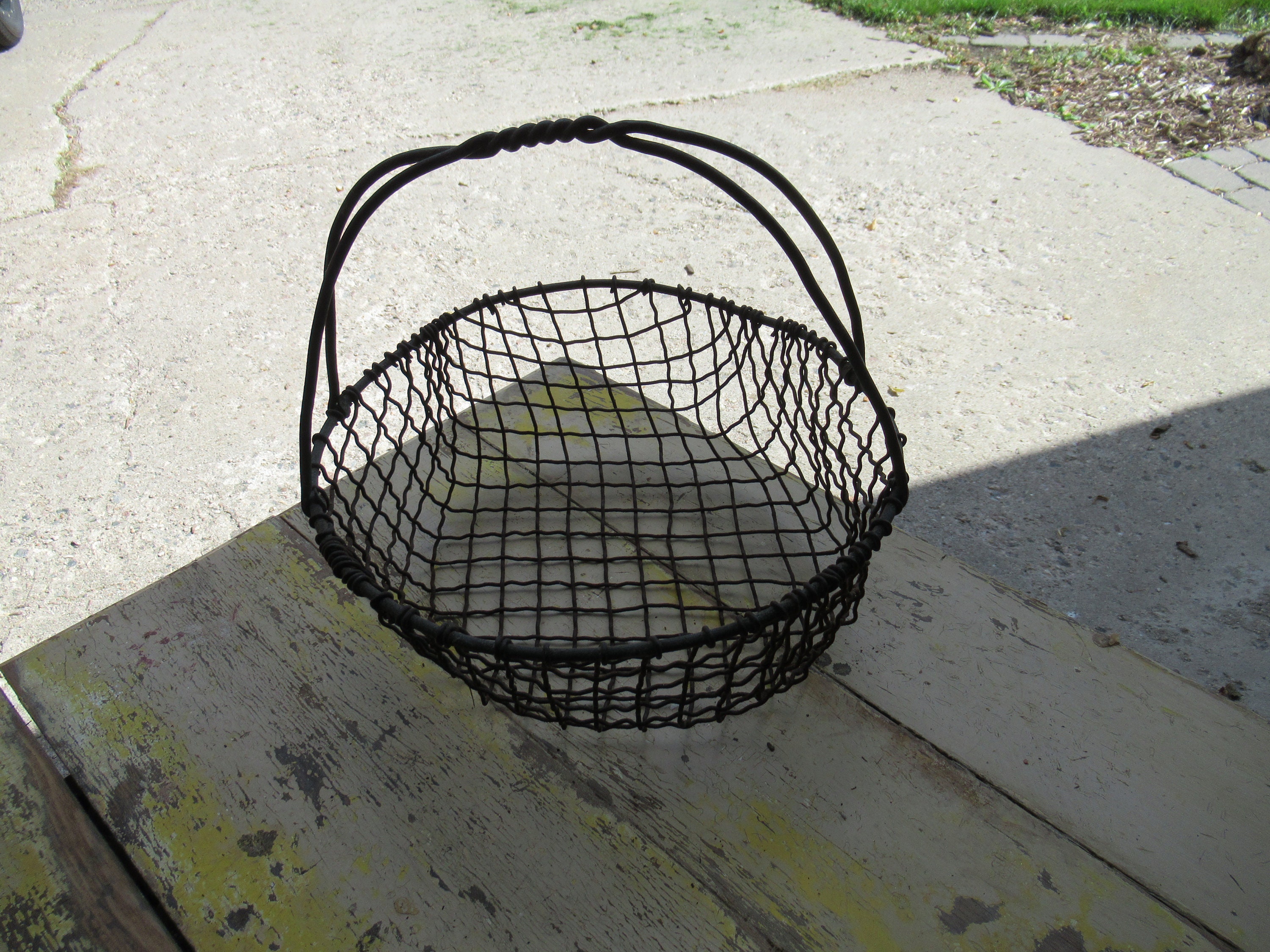 Heavy PRIMITVE WIRE BASKET Clam Homemade Vintage | Etsy