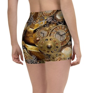 Steampunkshort: futuristische damesuitrusting en uurwerkprint