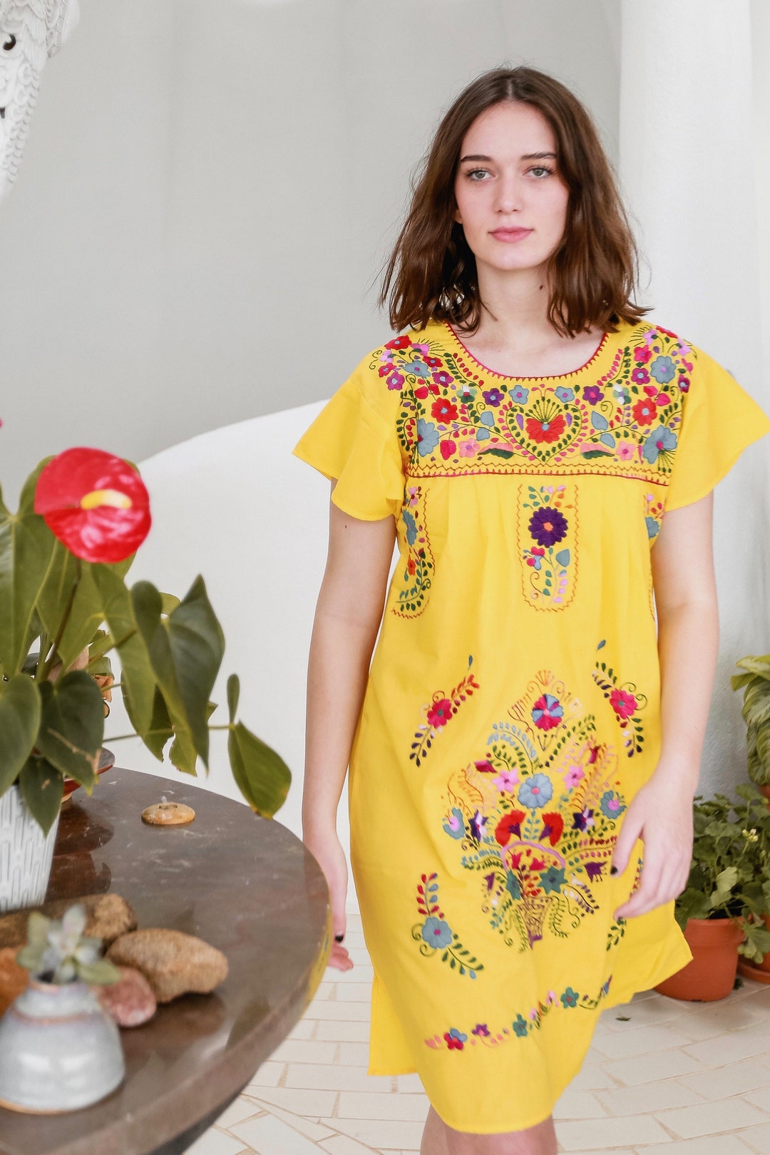 Vestido amarillo bordado mexicano hecho a mano de México Traje - Main Image