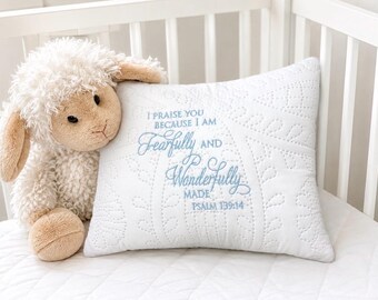 Cojín para habitación infantil con el Salmo 139:14 / Cojín bordado "Fearfully Wonderfully Made" / Decoración cristiana para habitación infantil / Regalo para baby shower / 10x12