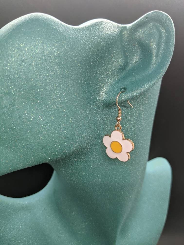 ★VINTAGE HOLLYWOOD★ Mini Daisy Post Earring_VH23N6EA101B Designer fashion, Seoul-fully created | W Concept