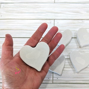 Blank Stones Set of 5 Large 2.5&quot; x 2.5&quot; Heart Rocks for Painting Activity Hand-Cast Smooth Unpainted Dot Painting Decor Art Gift Office