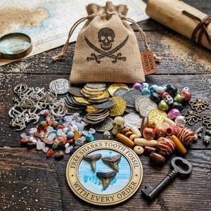 Sac de butin Pirate Treasure : pièces de monnaie en métal de style espagnol et autres trésors nautiques amusants.