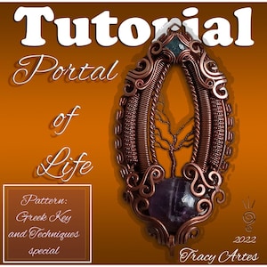 Pode incluir: Um tutorial de fio de cobre para fazer um pingente com um design de árvore e uma pedra preciosa roxa. O tutorial é intitulado "Portal da vida" e inclui o texto "Padrão: Chave grega e técnicas especiais".