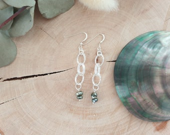 Boucles d'oreilles PTEP en argent et keshis de Tahiti, pour donner un style unique à vos tenues de fêtes ou pour un cadeau unique