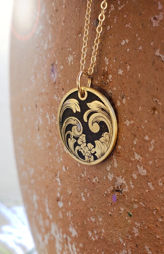 Hand Engraved Round Disc Pendant In Gold The Alice - Hand Engraved Round Pendant Necklace Hand Engraved Round Disc Pendant In Gold The Alice - Hand Engraved Round Pendant Necklace
