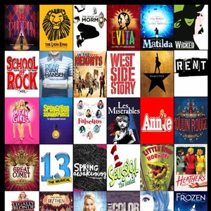 Könnte beinhalten: Eine Collage von Broadway-Musical-Postern mit Titeln wie "School of Rock", "Mean Girls", "Der König der Löwen", "Dear Evan Hansen", "Hamilton", "Wicked", "Rent", "Les Misérables", "Annie", "Moulin Rouge", "Great Comet", "13", "Spring Awakening", "Seussical", "Little Shop of Horrors", "Heathers", "Legally Blonde", "If/Then", "Waitress", "The Color Purple", "Hairspray", "Frozen", "Once on This Island", "Harry Potter und das verwunschene Kind", "Hadestown", "Kinky Boots", "Come From Away" und "Company".