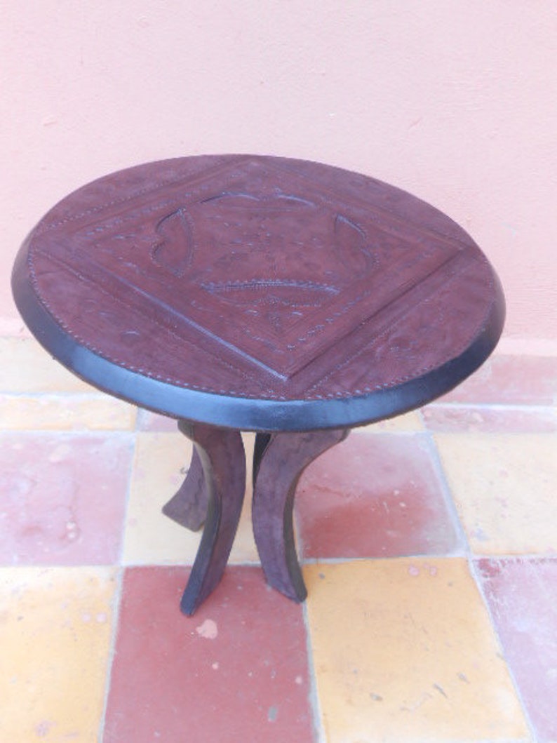 Healing 14.56 x 15.74 inches Small leather coffee table from Niger