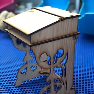 Stand-up Desk/Captain&#39;s Desk/Lectern for 18&quot;/American Girl Doll - DIY Laser Cut project