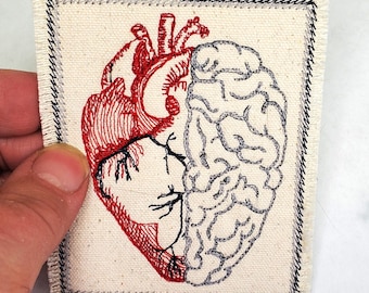 Patch en toile brodé coeur/cerveau anatomique