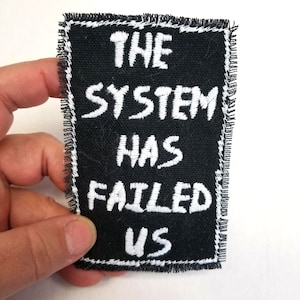 Il sistema ci ha deluso - Toppa posteriore - Toppa per zaino - Ricamo - Riciclo creativo