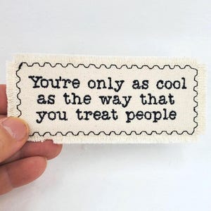 Be Cool/Treat People....words to live by - Geborduurde patch voor jean