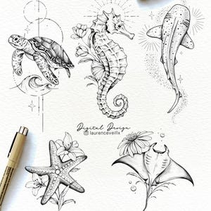 Peut inclure: Une illustration à l'encre noire et blanche présentant cinq motifs marins : une tortue avec des lignes géométriques, un hippocampe avec des fleurs, un requin tacheté, une étoile de mer avec des lys et une raie avec une marguerite. Texte : Digital Design.