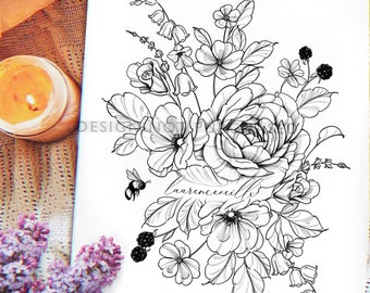 Può includere: Un disegno in bianco e nero di un bouquet di fiori con un'ape, foglie e fiori. Il bouquet comprende una rosa grande, fiori più piccoli e bacche. Il testo "laurenceveillx ARTISTE" è in basso nell'immagine.