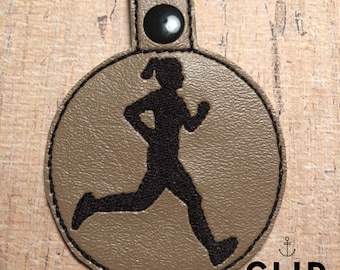 Läufer Mädchen Snap Tab Design im Rahmen Stickerei sticken Schlüsselanhänger Schlüsselanhänger Schlüsselanhänger Fob Name Schule Sport Laufsport Laufschuh Schuhe