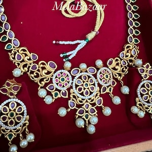 Conjunto de collar y pendientes indios / Piedras rojas rubí y verdes con perlas / Envío gratuito en EE. UU.