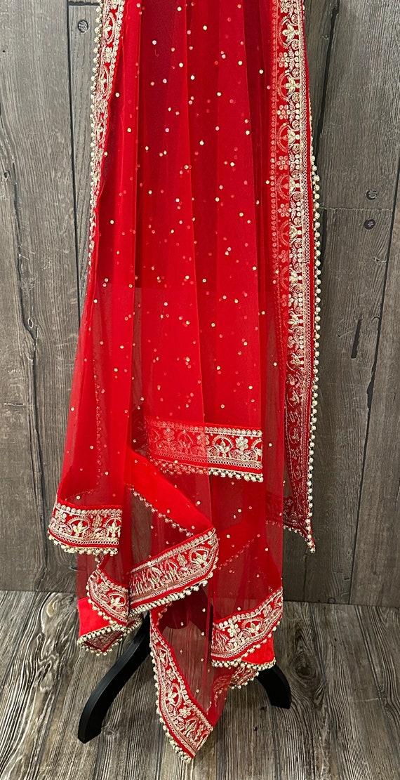 Wedding red dupatta | Beachweddingtips.com