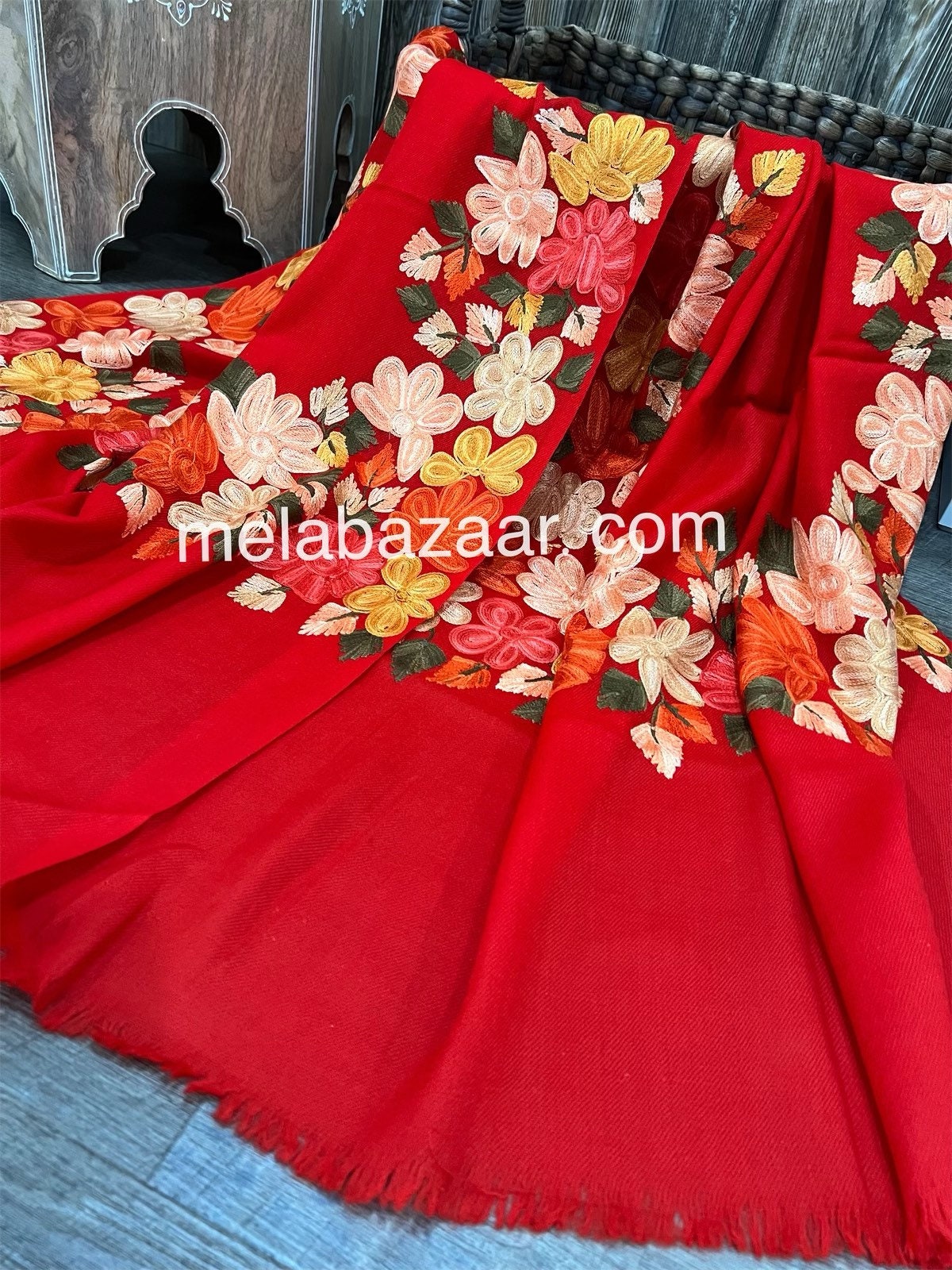 高級ウールストール ベージュ カシミール刺繍 薄く軽く暖かい シック エレガント Kashmirから28 送料無料  カシミール手刺繍（総柄）ストール