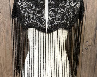 Capa negra con flecos y cuentas / Envío gratuito en EE. UU.