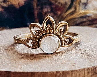 Mira • Moonstone Boho Ring I Gemstonering I Present for wife I Bohemian Gemstones I Tribal Bohemian I Brass ring I Gold I Gemstone Journey