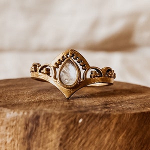Anillo Venus • Boho de piedra lunar I Anillo de piedras preciosas I Regalo para esposa I Piedras preciosas bohemias I Boho tribal I Latón I Oro I Viaje de piedras preciosas