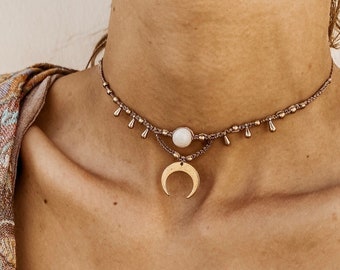 ロゼムーンマジック - マクラメ ハルスケット チョーカー ティアラ mit ハルブモンド I Geschenk für sie I Bohohalskette I Mond Schmuckstück I Gemstone Journey
