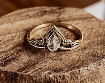 Anesha • Pierścień boho z kamieniem księżycowym I Pierścionek z kamieniami szlachetnymi I Prezent dla żony I Kamienie szlachetne Boho I Plemienny boho I Pierścień z mosiądzu I Złoto I Podróż z kamieniami szlachetnymi