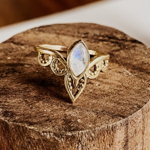 Freya Mondstein Boho Ring I Edelsteinring I Geschenk Frau I Bohemian Edelsteine I Tribe Festival Schmuck I Messingring I Gemstone.Journey Bild 5