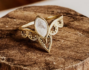 Freya Mondstein Boho Ring I Edelsteinring I Geschenk Frau I Boho Edelsteine I Tribe Festival Schmuck I Messingring I Gemstone.Journey