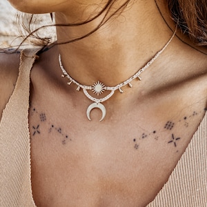 Sun Eclipse - Makramee Halskette Choker Tiara Halbmond I Geschenk für sie I Bohohalskette I Tribe I Mond Schmuckstück I Gemstone Journey