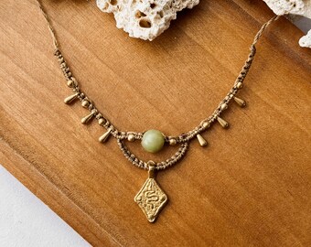Sarpa - grüne Südjade I Makramee Bohemian Halskette I Spirituelle Edelstein Kette I Kette für spirituelle Frauen I Gemstone Journey