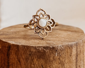 Delia Ring I Mondstein Boho I Edelsteinring I Geschenk Frau I Boho Edelsteine I Tribe Festival Schmuck I Messingring I Gemstone.Journey