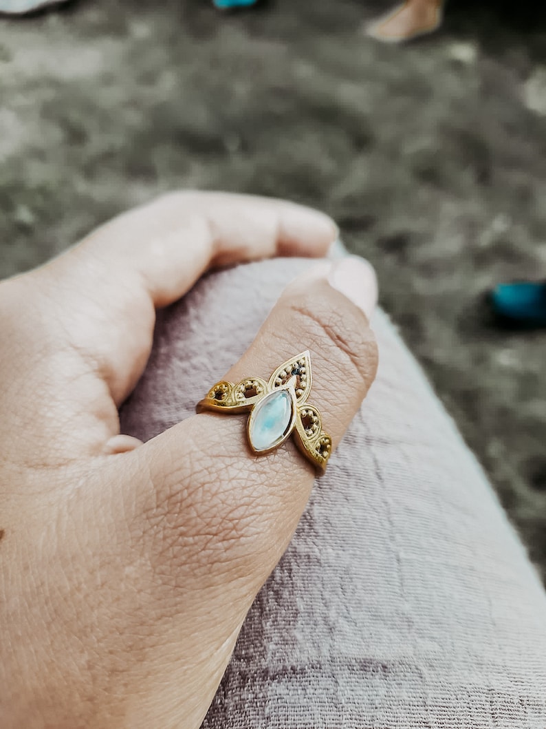 Freya Mondstein Boho Ring I Edelsteinring I Geschenk Frau I Bohemian Edelsteine I Tribe Festival Schmuck I Messingring I Gemstone.Journey image 8
