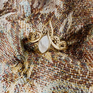 Freya Mondstein Boho Ring I Edelsteinring I Geschenk Frau I Bohemian Edelsteine I Tribe Festival Schmuck I Messingring I Gemstone.Journey image 3