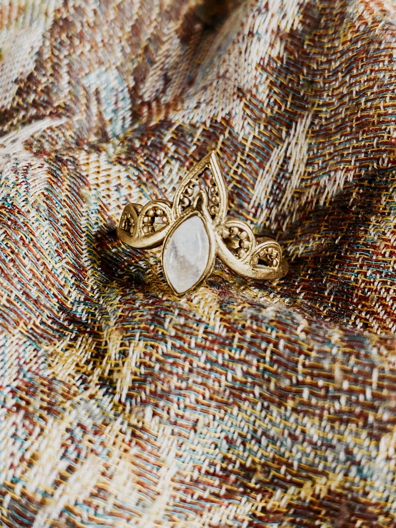 Freya Mondstein Boho Ring I Edelsteinring I Geschenk Frau I Bohemian Edelsteine I Tribe Festival Schmuck I Messingring I Gemstone.Journey Bild 3