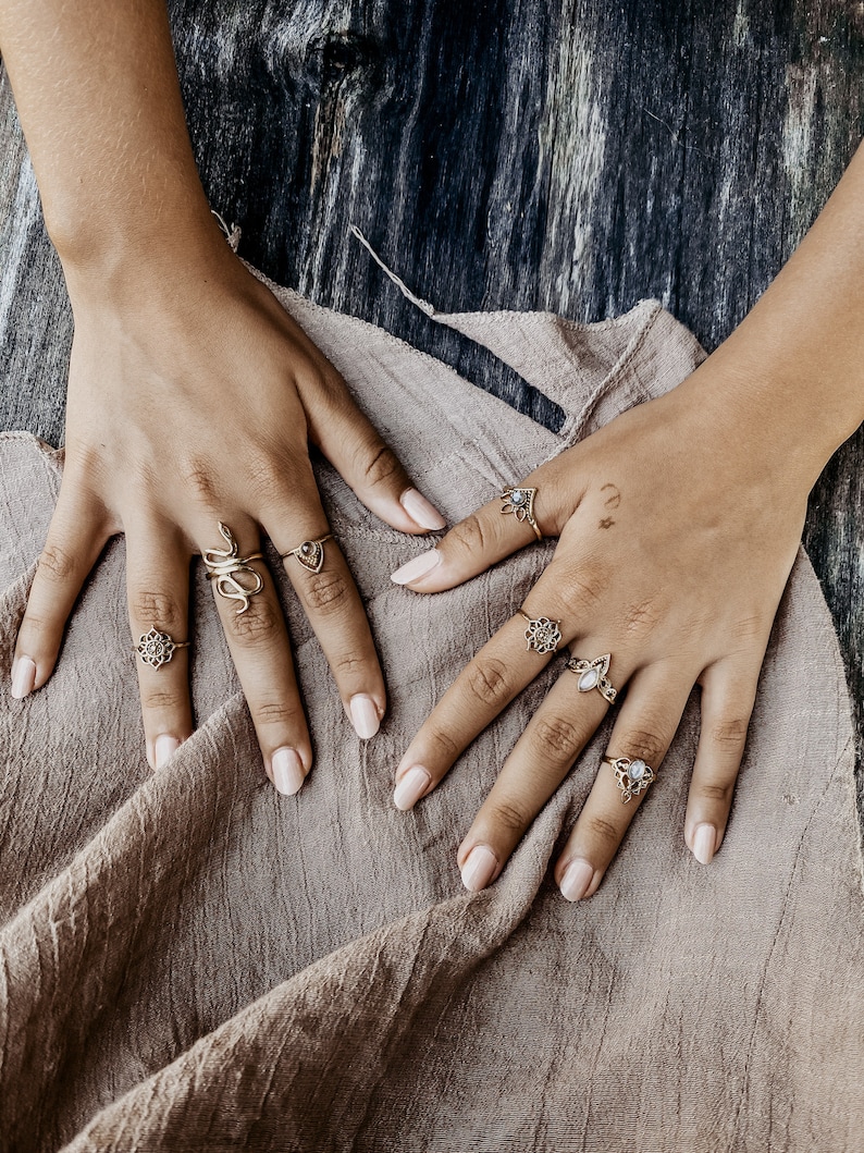 Freya Mondstein Boho Ring I Edelsteinring I Geschenk Frau I Bohemian Edelsteine I Tribe Festival Schmuck I Messingring I Gemstone.Journey image 6