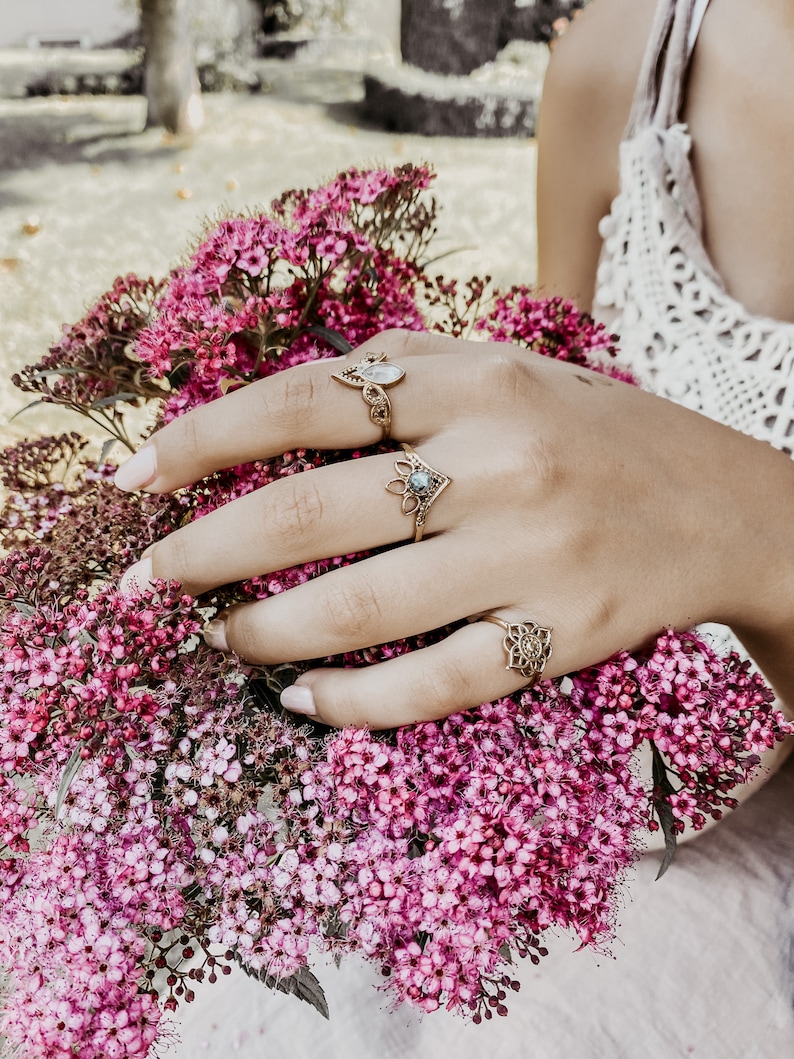 Freya Mondstein Boho Ring I Edelsteinring I Geschenk Frau I Bohemian Edelsteine I Tribe Festival Schmuck I Messingring I Gemstone.Journey image 4