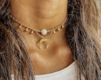 Blattgold Moon Magic - Makramee Halskette Choker mit Halbmond I Bohemian Halskette I Mondkind I Halbmond Magischer Mond I Gemstone.Journey