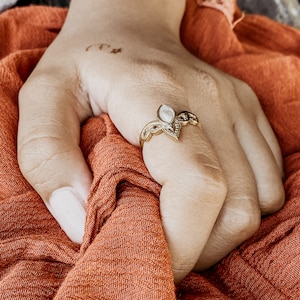 Freya Mondstein Boho Ring I Edelsteinring I Geschenk Frau I Bohemian Edelsteine I Tribe Festival Schmuck I Messingring I Gemstone.Journey image 2
