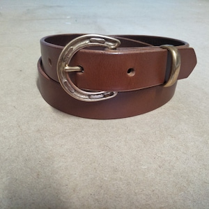 Swagman Leather Aussie Made Women’s Italian Leather Belt 25mm with solid brass horseshoe buckle and keeper, size 32 for size 30” jeans