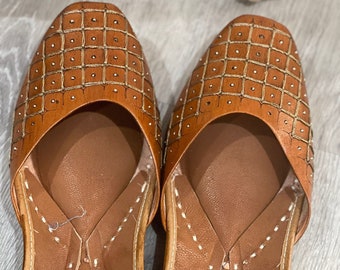 Women Tan Embellished mojaris/jutti Flats