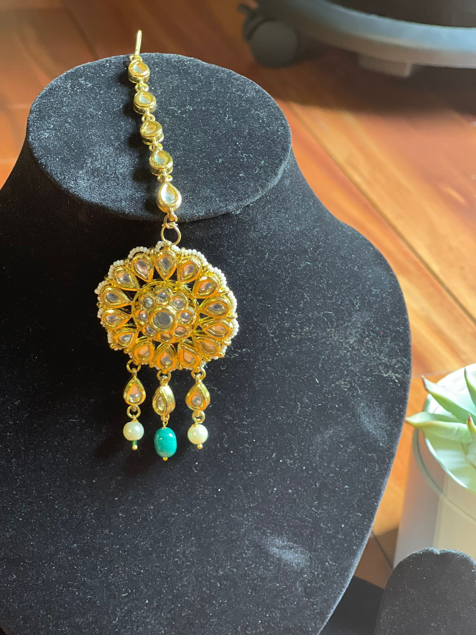 Gold plated maang tikka discount