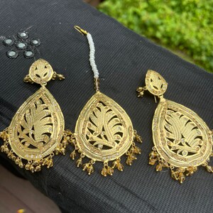 Gold Plated Earrings & Tikka Set: Stylish Jewelry