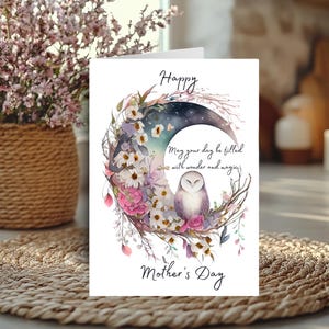 Carte de fête des mères, design élégant lune et hibou, joyeuse fête des mères, maman Witchy Vibe