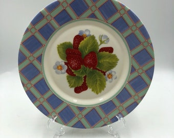 Arcopal Set of 4 Salad Plates Strawberry Plaid France