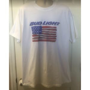 Vintage 2001 Anheuser Busch Bud Light Men&#39;s Unisex White Graphic Tee XL Gildan